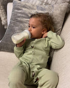 Hands-Free Baby Bottle